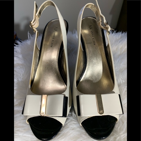 Ann Klein Classic black/white Pumps - Picture 3 of 9